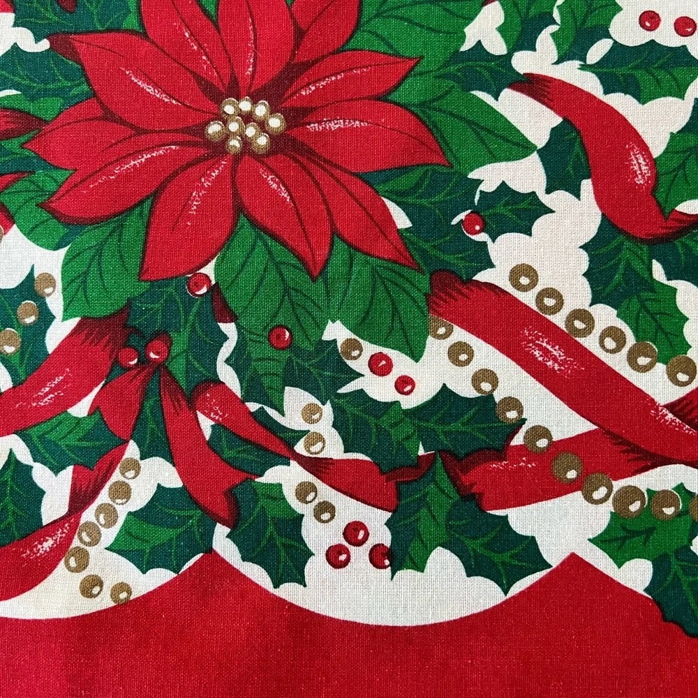 Vintage Poinsettia Oval Christmas Tablecloth & 4 matching Napkins w/ Felt Rings